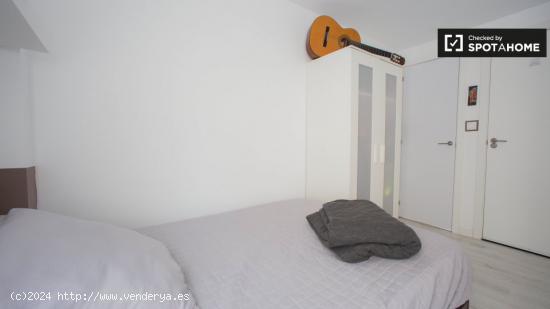 Acogedora habitación en un apartamento de 3 dormitorios en Camins al Grau, Valencia - VALENCIA