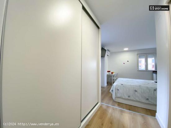 Elegante habitación en alquiler en piso compartido de 4 dormitorios en Algirós - VALENCIA