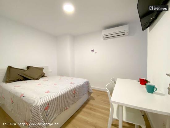 Se alquila preciosa habitación en piso compartido de 4 dormitorios en Algirós - VALENCIA