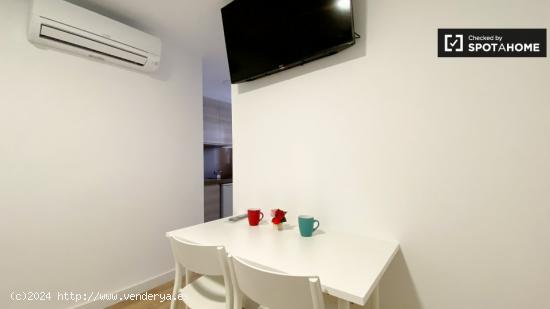 Se alquila preciosa habitación en piso compartido de 4 dormitorios en Algirós - VALENCIA