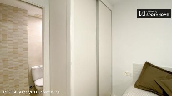 Se alquila preciosa habitación en piso compartido de 4 dormitorios en Algirós - VALENCIA