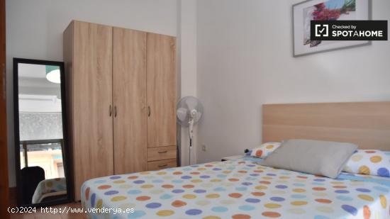 Se alquila habitación en piso de 2 dormitorios en Ayora, Valencia - VALENCIA