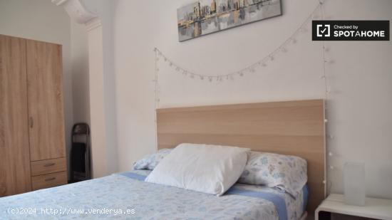 Se alquila habitación en piso de 2 dormitorios en Ayora, Valencia - VALENCIA