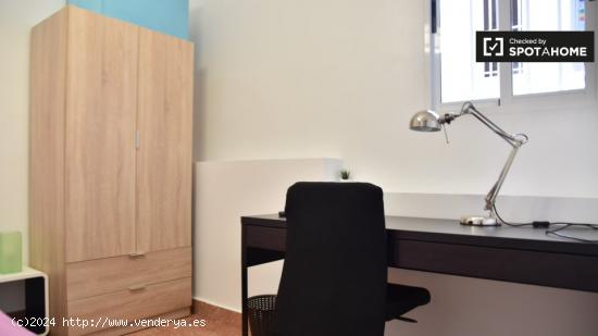 Se alquila habitación en piso de 2 dormitorios en Ayora, Valencia - VALENCIA