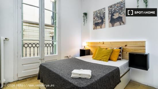 Habitación amueblada con calefacción en piso compartido, El Born - BARCELONA