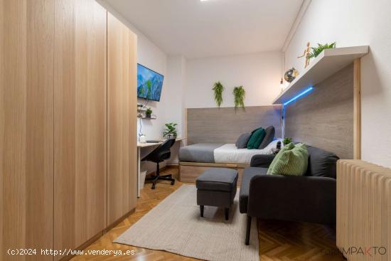 ¡Habitaciones en alquiler en un piso de 7 habitaciones en Madrid! - MADRID