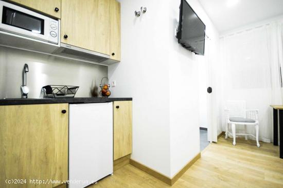 Se alquila habitación en piso de 5 habitaciones en Patraix - VALENCIA