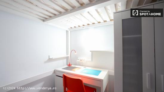 Acogedora habitación en apartamento de 10 habitaciones en Ciutat Vella. - VALENCIA