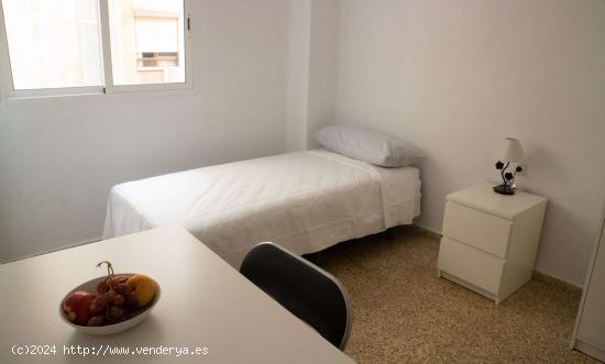 Habitación en piso compartido en valencia. - VALENCIA