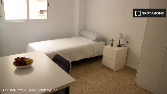 Habitación en piso compartido en valencia. - VALENCIA