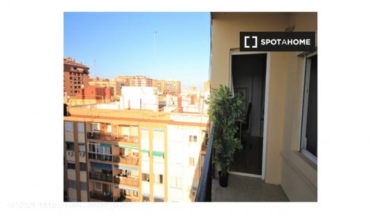 Habitación en piso compartido en valencia. - VALENCIA