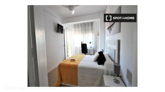 Habitación en piso compartido en valencia. - VALENCIA