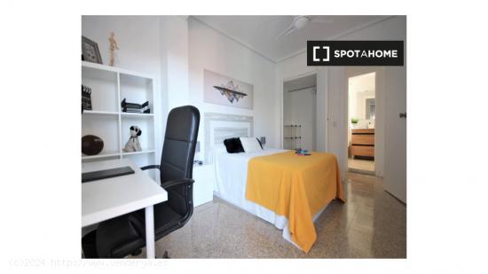 Habitación en piso compartido en valencia. - VALENCIA