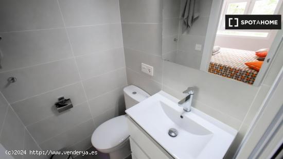 Habitación en piso compartido en valencia. - VALENCIA