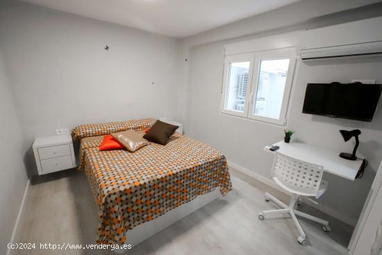 Habitación en piso compartido en valencia. - VALENCIA