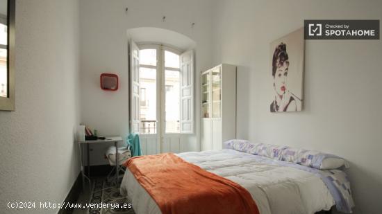 2 dormitorios con cama de matrimonio - GRANADA