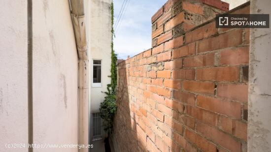 Se alquila habitación en piso de 6 habitaciones en La Salut - BARCELONA