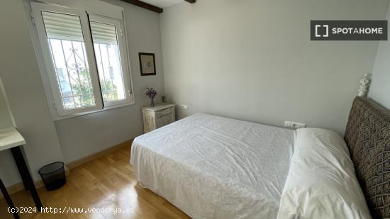 Habitación en piso compartido en Sevilla - SEVILLA