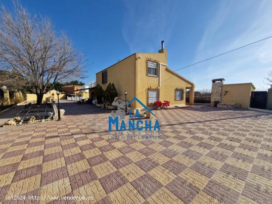 INMOBILIARIA LA MANCHA VENDE CHALET INDEPENDIENTE EN ZONA CARRETERA DE JAEN - ALBACETE