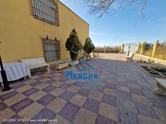 INMOBILIARIA LA MANCHA VENDE CHALET INDEPENDIENTE EN ZONA CARRETERA DE JAEN - ALBACETE