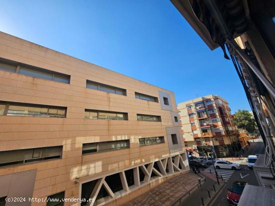 Piso frente a la comisaria de policia, con garaje subterraneo - ALICANTE