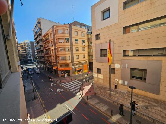 Piso frente a la comisaria de policia, con garaje subterraneo - ALICANTE