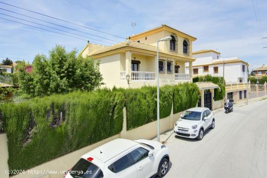  Chalet de ensueño con piscina y huerto ¡La casa de tus sueños te espera! - GRANADA