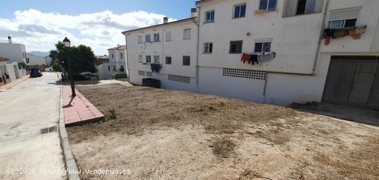 SOLAR EN YUNQUERA - MALAGA