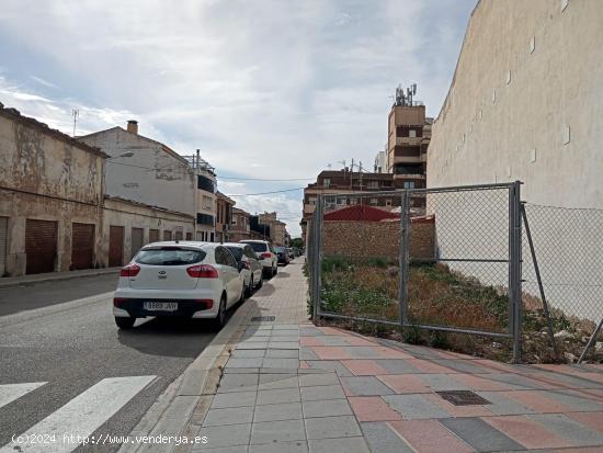 SOLAR EN PLENO CENTRO PETRER, 206 M2 PARCELA, SE PUEDE CONSTRUIR PLANTA BAJA Y 2 ALTURAS 400 M2 - AL