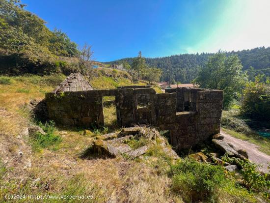 CASA RUSTICA EN ESTADO RUINOSO PARA REFORMAR CON PARCELA - PONTEVEDRA