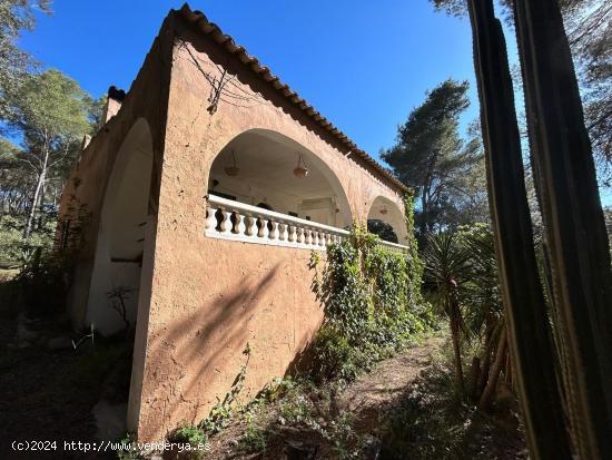 FINCA RÚSTICA CON CASA Y PISCINA - BALEARES