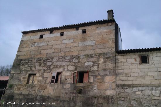 En Vistamar Galicia gestionamos la venta de esta PROPIEDAD es una CASA con solar todo edificable - P