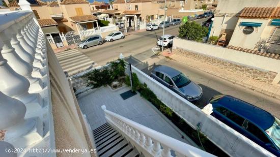 ADOSADO  EL LOS BALCONES (TORREVIEJ) DE 3 DORM. 1 BAÑO. 50M2 DE PARCELA. PISCINA COMUNITARIA. - ALI