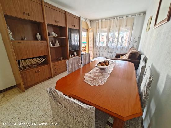 PISO AMUEBLADO DE 4 HABITACIONES CON ORIENTACIÓN SUR - BARCELONA