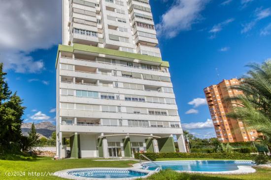  Bonito apartamento con 3 dormitorios y 2 baños en Playa de Poniente - ALICANTE 