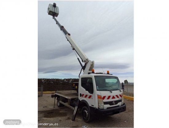 Nissan Cabstar 35.11 CON CESTA DE 18 M. de 2010 con 53.000 Km por 33.000 EUR. en Murcia