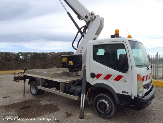 Nissan Cabstar 35.11 CON CESTA DE 18 M. de 2010 con 53.000 Km por 33.000 EUR. en Murcia