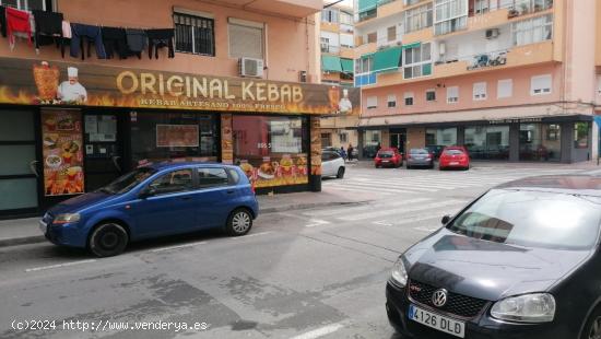 MÁGNIFICO LOCAL ESQUINA EN EL BULEVAR DEL PLA CON SALIDA DE HUMOS Y LICENCIA - ALICANTE