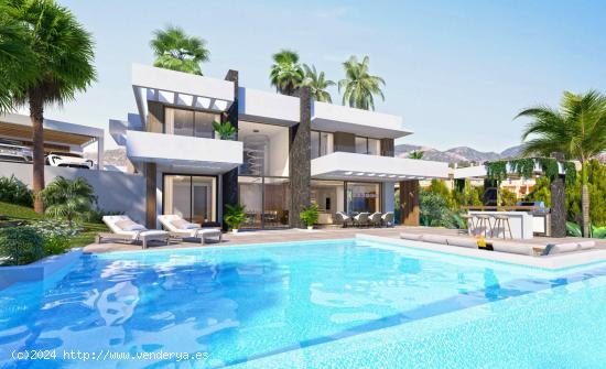 Exclusiva villa de lujo, situada en una urbanización cerrada de golf en La Resina Golf - MALAGA