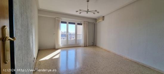 Piso en venta de 3 dormitorios en Pza. Santo Domingo - ZARAGOZA