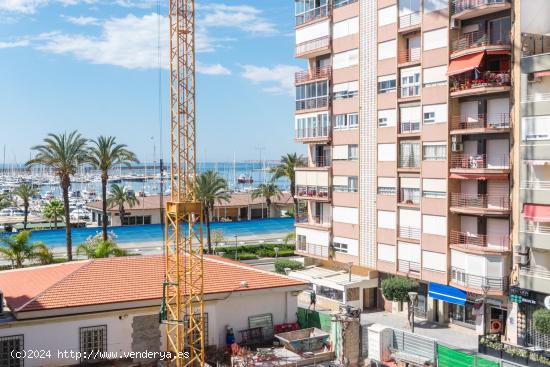 Apartamento a la venta en el Paseo Marítimo de Torrevieja - ALICANTE