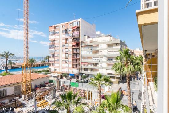 Apartamento a la venta en el Paseo Marítimo de Torrevieja - ALICANTE