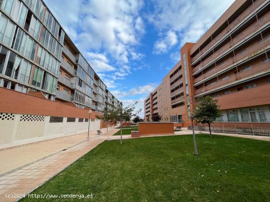 VALDESPARTERA. LOCAL COMERCIAL de 252 m2 construidos en planta calle. - ZARAGOZA