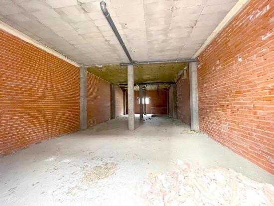 VALDESPARTERA. LOCAL COMERCIAL de 252 m2 construidos en planta calle. - ZARAGOZA