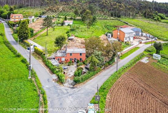 CASA + TERRENO para REFORMAR a 6,5 Km de la PLAYA DE RAZO - A CORUÑA