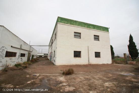 NAVE PARA NEGOCIO ZONA MAKRO - TERRENO RÚSTICO - VALENCIA