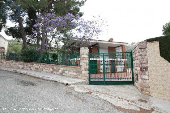 CHALET EN URBANIZACIÓN SIERRA PERENCHIZA CALICANTO - VALENCIA