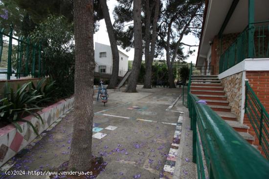 CHALET EN URBANIZACIÓN SIERRA PERENCHIZA CALICANTO - VALENCIA