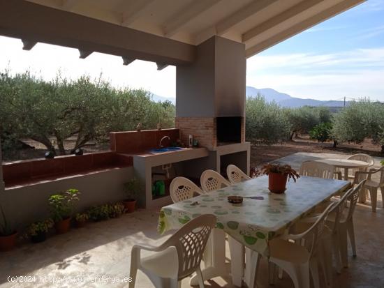 FANTÁSTICA VIVIENDA EN FINCA RURAL - TARRAGONA