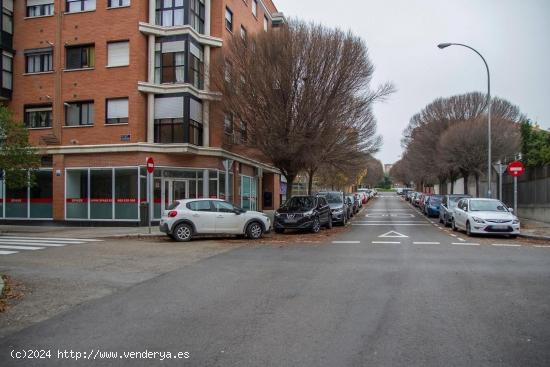  Local en venta en el barrio de Los Rosales, distrito de Villaverde (Madrid) - MADRID 